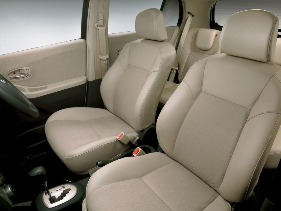  Toyota Vitz I LL 2005 года  (фото 4 из 5)